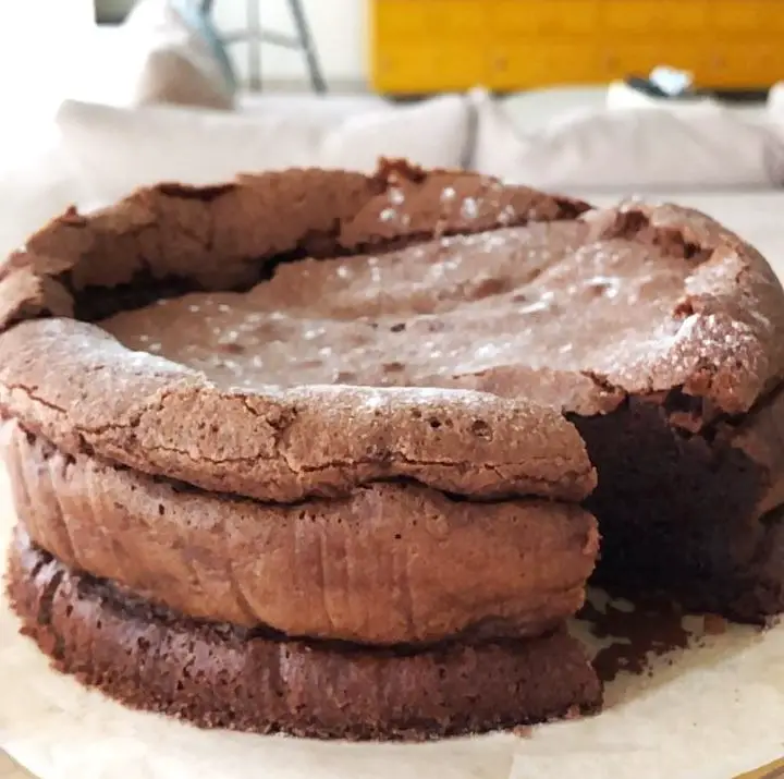עוגת שוקולד פאדג׳ רכה עסיסית ונימוחה